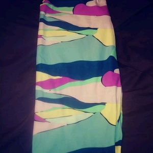 LulaRoe One size colorful camo leggings